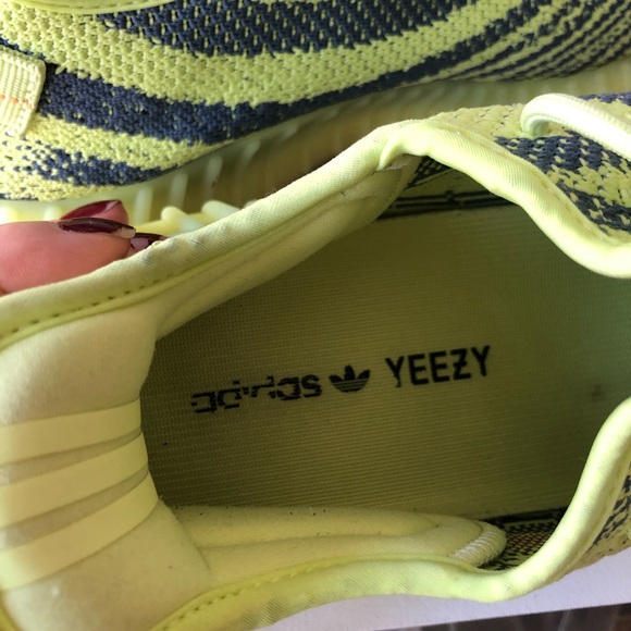 Yeezy Boost 350 V2 Men’s Sneakers B37572 Size 12 - Picture 6 of 9